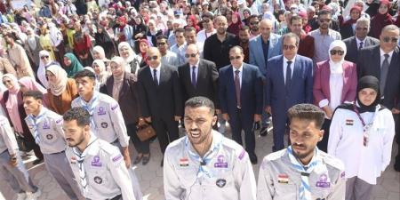 رئيس جامعة قنا يشهد مراسم تحية العلم في مستهل العام الجامعي الجديد (صور) - تواصل نيوز