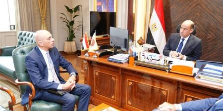 وزير العمل يبحث مع السفير المصري الجديد بلبنان ملفات التدريب والتشغيل والسلامة المهنية - تواصل نيوز