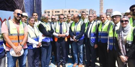وزير الصحة يتفقد مشروعي تطوير مستشفيى أم المصريين وأورام دار السلام - تواصل نيوز