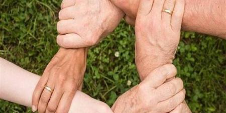 هل تجنب الأهل بسبب الخلافات يعد قطيعة لـ الرحم؟ دار الإفتاء توضح - تواصل نيوز