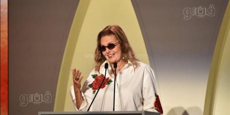 يسرا: العالم يتحدث عن قيمة مهرجان الجونة.. ومنى زكي مهمة جدا للسينما المصرية (فيديو وصور) - تواصل نيوز