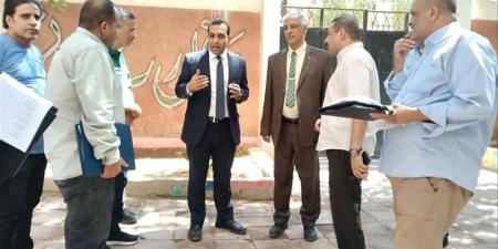 نائب محافظ قنا يتفقد عددا من المدارس بإدارتي الوقف وقنا لمتابعة انضباط العملية التعليمية (صور) - تواصل نيوز
