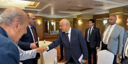 مصطفى بكري يناقش تحسين أجور أعضاء هيئة التدريس في ملتقى عين شمس - تواصل نيوز