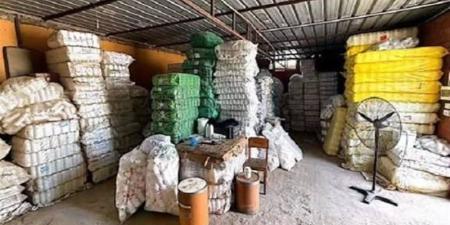 ضبط 3.5 طن مواد مجهولة و10 آلاف عبوة أدوية بيطرية مغشوشة بمصنع دون ترخيص ببدر - تواصل نيوز