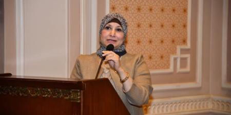 كوثر محمود تكرم ممرضًا أنقذ طفلًا أمام محطة أسوان - تواصل نيوز