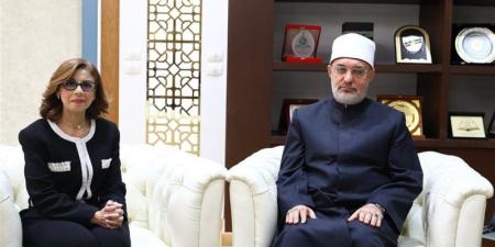 قبيل تولي مهامها، مفتي الجمهورية يلتقي سفيرة مصر بسنغافورة لبحث التعاون المشترك - تواصل نيوز