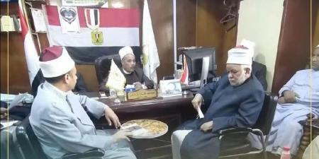 مدير أوقاف قنا يعقد اجتماعًا موسعًا بمديري الإدارات الفرعية لمتابعة ملف التحول الرقمي - تواصل نيوز