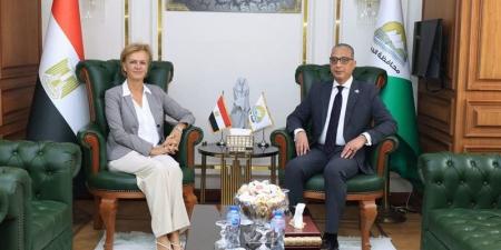 محافظ الجيزة يستقبل سفيرة الاتحاد الأوروبي بالقاهرة لبحث التعاون المشترك - تواصل نيوز