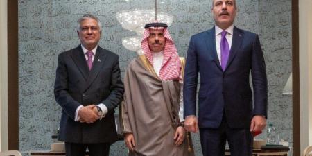 وزراء خارجية السعودية وباكستان وتركيا يبحثون تفعيل اتفاقية مكة للدفاع المشترك - تواصل نيوز