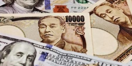 سعر الدولار اليوم يهبط ويتأهب لمكاسب أسبوعية ثانية بدعم من الفائدة - تواصل نيوز