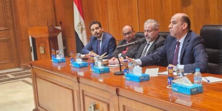 وزير العمل خلال لقائه أعضاء الجالية المصرية بالأردن: التوجيهات الرئاسية تضع رعاية المصريين بالخارج وحماية حقوقهم في مقدمة الأولويات - تواصل نيوز