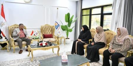 محافظ قنا يلتقي 5 فائزات برحلات عمرة مجانية مقدمة من صندوق تحيا مصر - تواصل نيوز
