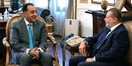 مدبولي يستعرض مع محافظ البنك المركزي جهود خفض التضخم وزيادة التدفقات الدولارية - تواصل نيوز