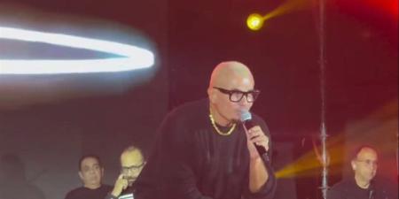 عمرو دياب يفاجئ جمهوره في حفل مول مصر بقرار غير مسبوق (فيديو) - تواصل نيوز