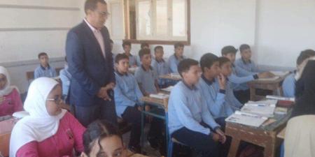 مدير تعليم البحر الأحمر يتفقد مدارس المحافظة ويُشيد بانضباط العملية التعليمية - تواصل نيوز