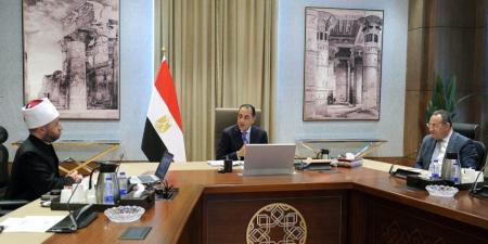 رئيس الوزراء يواصل اجتماعاته التحضيرية بلقاء وزيري الأوقاف والتعليم العالي القائم بأعمال وزير الثقافة - تواصل نيوز