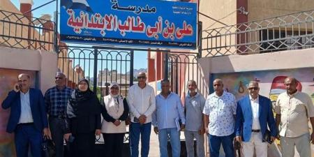 «الأتوبيس الطائر» يصل سفاجا، جولات مفاجئة لمتابعة الدراسة وضبط العملية التعليمية بالبحر الأحمر - تواصل نيوز