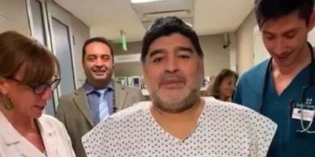 تبادل الاتهامات بشأن الرعاية الطبية للنجم الراحل مارادونا - تواصل نيوز