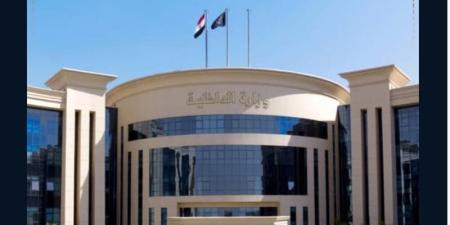 شباك واحد وإلغاء شرط معدات السلامة، الداخلية تعدل إجراءات استخراج وتجديد تراخيص السيارات والقيادة - تواصل نيوز