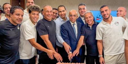 شاهد، كيف احتفل سفير مصر بفوز منتخب الفراعنة بخماسية على جنوب السودان - تواصل نيوز