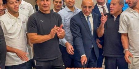 سفير مصر يُهنئ المنتخب الوطني بالفوز على جنوب السودان.. صور - تواصل نيوز