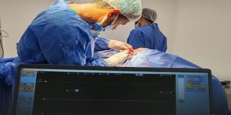 نجاح أول جراحة لاستئصال ورم الغدة النكافية مع مراقبة العصب السابع بمجمع السويس الطبي - تواصل نيوز