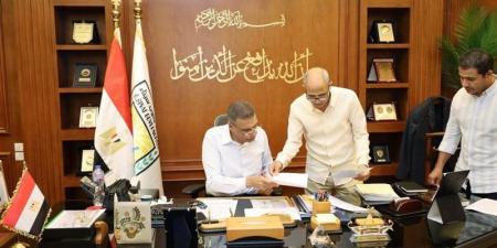 محافظ جنوب سيناء يعتمد عددًا من عقود تقنين أراضي دهب ويوجه بسرعة إكمال الإجراءات - تواصل نيوز