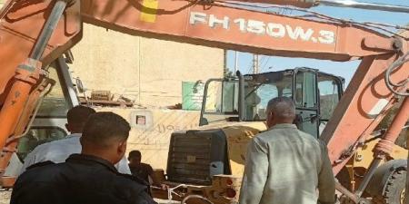 ضبط حفار مخالف بحي جنوب أسوان.. واستكمال أعمال إنارة الطريق الرئيسي بقرى كركر - تواصل نيوز