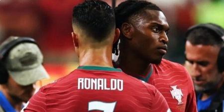 "سلب" قميص رونالدو مع منتخب بلاده البرتغال - تواصل نيوز