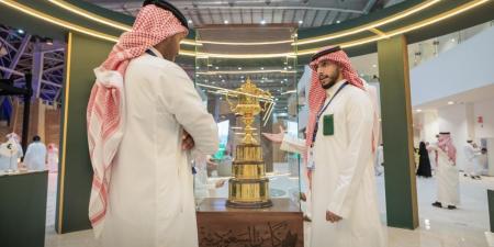 «كأس السعودية».. الجائزة الأغلى عالميًا تتألق في معرض الصقور والصيد - تواصل نيوز