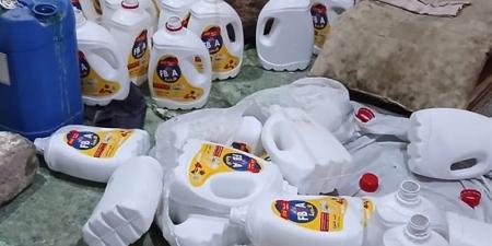 تموين الفيوم يتحفظ على مصنع منظفات يستخدم علامة تجارية مقلدة - تواصل نيوز