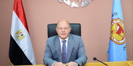 رئيس جامعة سوهاج يعتمد ترقية 2100 من العاملين.. و3800 مستفيد خلال 10 أشهر - تواصل نيوز