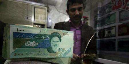 الريال الإيراني يواصل نزيف الخسائر.. الدولار يتجاوز 2.7 مليون ريال - تواصل نيوز