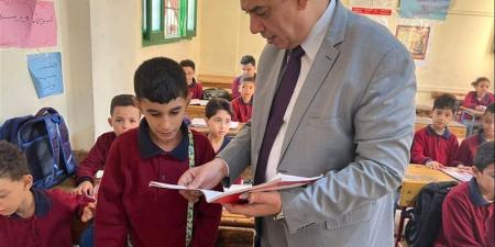 وكيل تعليم القليوبية يتابع انتظام الدراسة بمدرسة إتريب الجديدة الابتدائية - تواصل نيوز