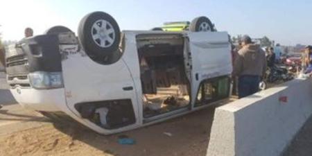 إصابة 8 أشخاص في انقلاب ميكروباص على طريق بني سويف الفيوم الجديد - تواصل نيوز