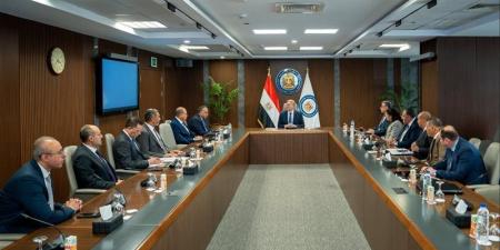 وزير البترول يتابع خطط زيادة الإنتاج وتأمين الإمدادات - تواصل نيوز