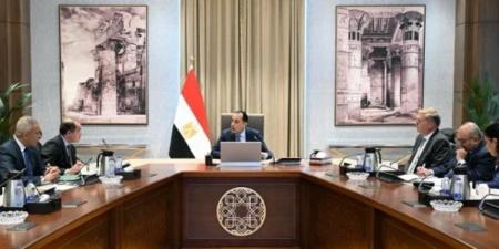 رئيس الوزراء يتابع عدداً من ملفات العمل المشترك بين وزارتي المالية والبترول - تواصل نيوز