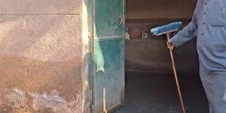 المياه غرقت البيوت والطحالب تحاصر الأهالي، قرية الحصة في طوخ تنتظر الصرف الصحي منذ 6 سنوات (فيديو) - تواصل نيوز