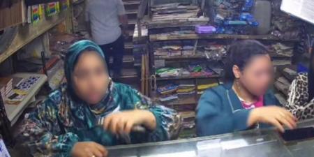خفة يد لا تصدق، فتاة تستولي على هاتف من داخل محل في لمح البصر (صور) - تواصل نيوز