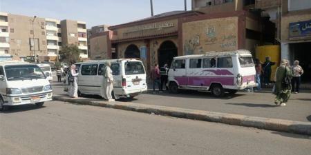 تحرير 23 محضر وحجز 3 سيارات، حملات مكبرة لضبط سير السرفيس أمام جامعة قنا - تواصل نيوز