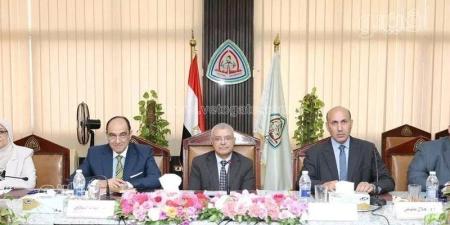ترقية 327 موظفا وحوافز لـ257 وعلاوات تشجيعية لـ247 بجامعة الزقازيق - تواصل نيوز