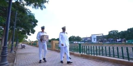 بمناسبة ذكرى انتصارات أكتوبر، مأمورو أقسام الشرطة يوزعون مساعدات عينية بالمناطق الحضارية الجديدة (صور) - تواصل نيوز