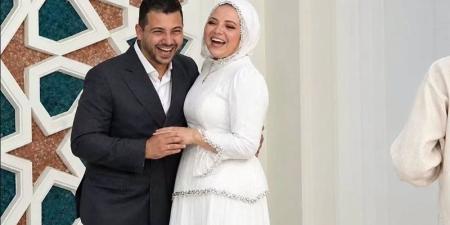 من زغرودة الأم إلى هيبة الأب، 8 صور ترصد فرحة إبراهيم حسن وزوجته في عقد قران ابنهما - تواصل نيوز