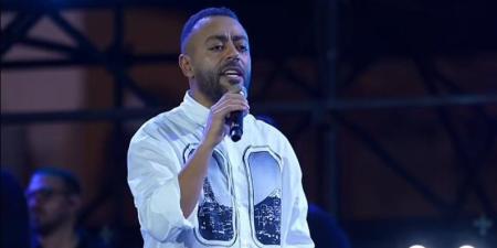 بنيو لوك خطف الأنظار، تامر عاشور يتألق في حفله ببغداد بأغنية "بموت جوايا" (فيديو) - تواصل نيوز