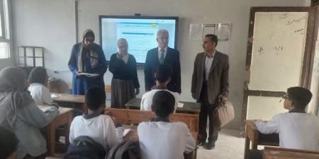 وكيل وزارة التعليم بالإسماعيلية في جولة مفاجئة بمدرسة المستقبل بأبو صوير - تواصل نيوز