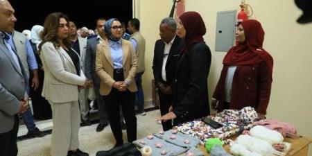 وزيرة التنمية المحلية ومحافظ الوادي الجديد يفتتحان مجمع الصناعات الحرفية بقرية مرزوق - تواصل نيوز