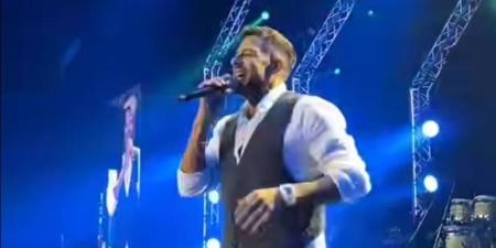 أحلى حاجة فيكي، محمد حماقي يتألق في حفل أبو ظبي (فيديو) - تواصل نيوز