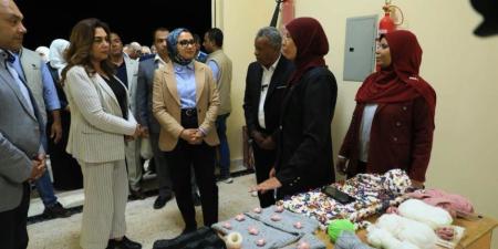 وزيرة التنمية المحلية والبيئة ومحافظ الوادي الجديد ورئيس هيئة تنمية الصعيد يفتتحون مجمع الصناعات الحرفية بقرية مرزوق - تواصل نيوز
