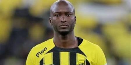 حاول الاعتداء على الحكم، عقوبة مغلظة نتنظر لاعب الاتحاد في الدوري السعودي - تواصل نيوز