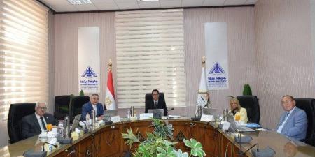 «رئيس جامعة بنها» يترأس لجنة اختيار عميد كلية الآداب - تواصل نيوز